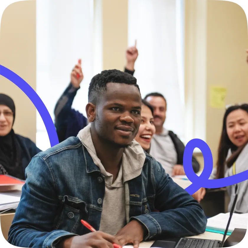 Apprenants en formation devant un ordinateur